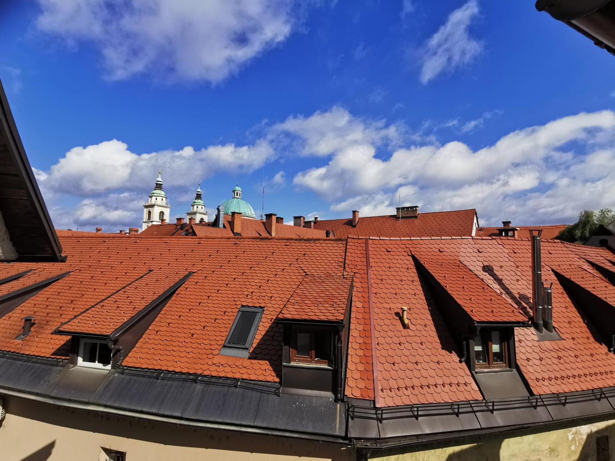 Under The Castle Apartments Liubliana Exterior foto